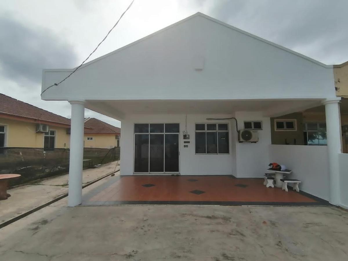 Seaview Promenade Homestay Дунгун Екстериор снимка